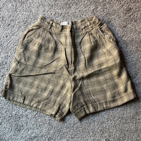 Liz Claiborne Pants - Liz Claiborne Plaid Mom Shorts